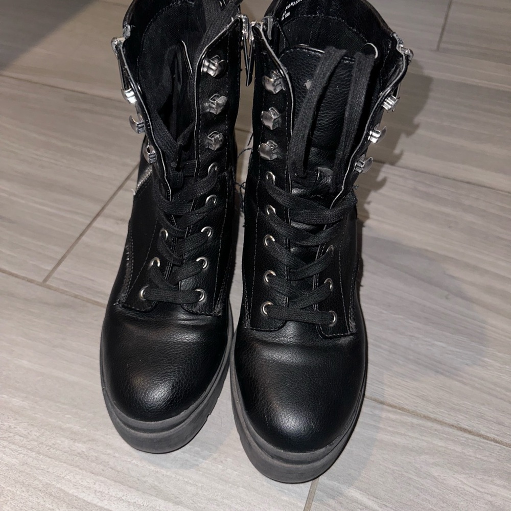 Steve Madden lace up studded boots